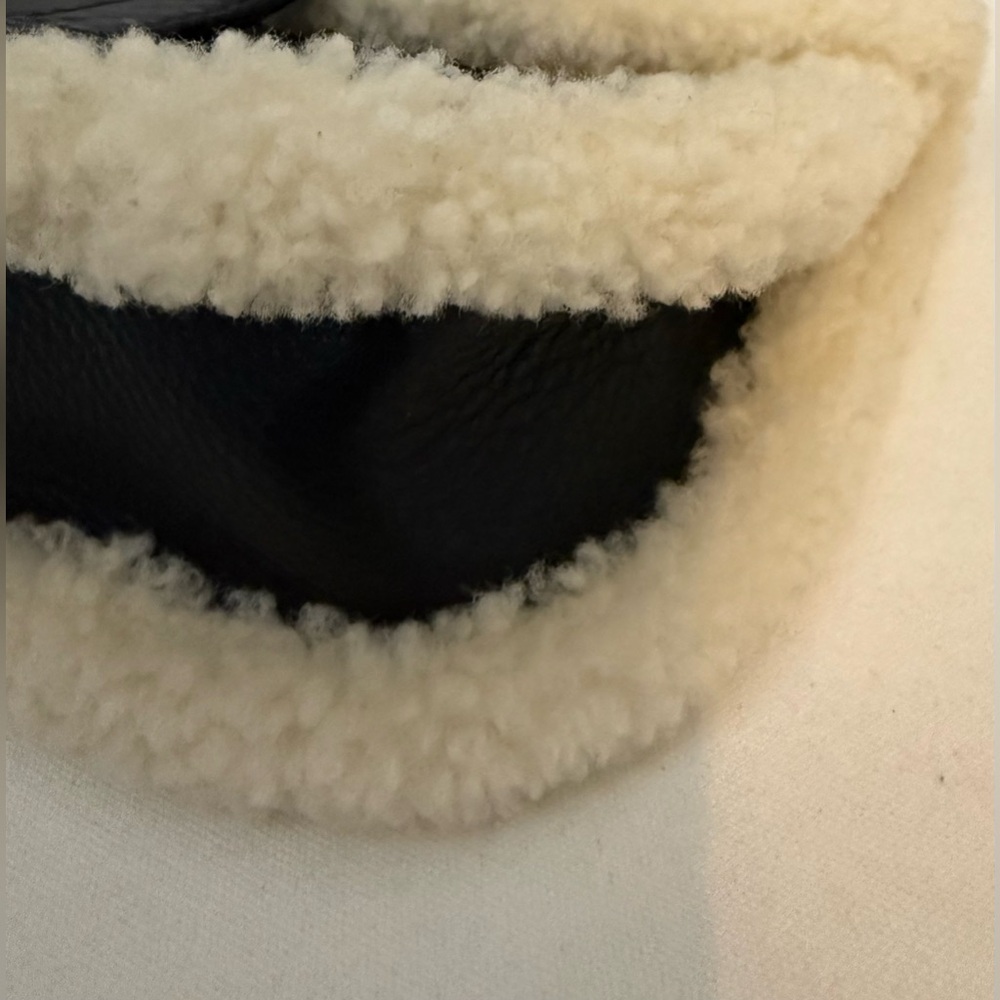 Ugg Heritage Sheepskin Trim Crossbody Bag Black Leather Cream Trim - Picture 13 of 16